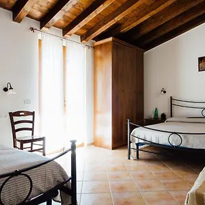  Alloggio per agriturismo La Sorgente Italia